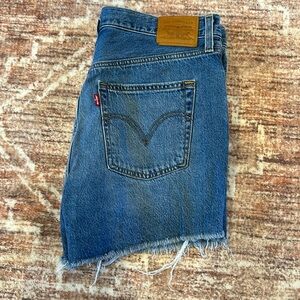 Levi’s ribcage short